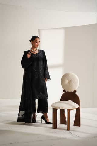                                  black lawn dress shoot by muneeb malhotra