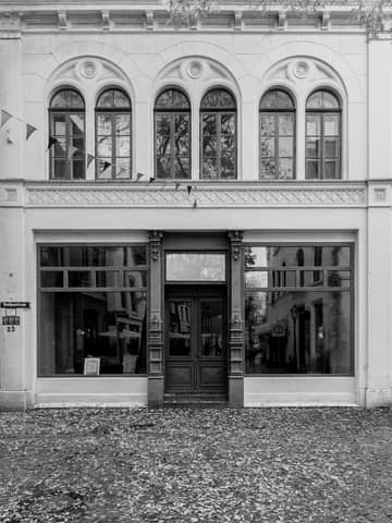 Classic architectural storefront with arched windows captured in Niedersachsen.